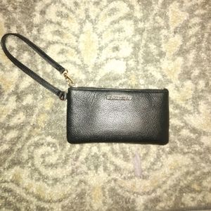New Michael Kors Wristlet Purse w/built in wallet